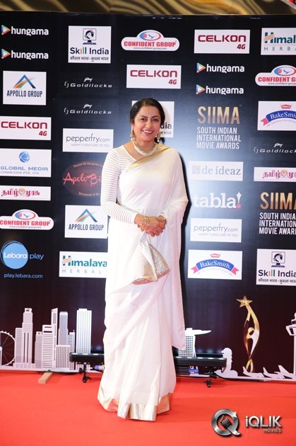 Celebs-at-SIIMA-2016
